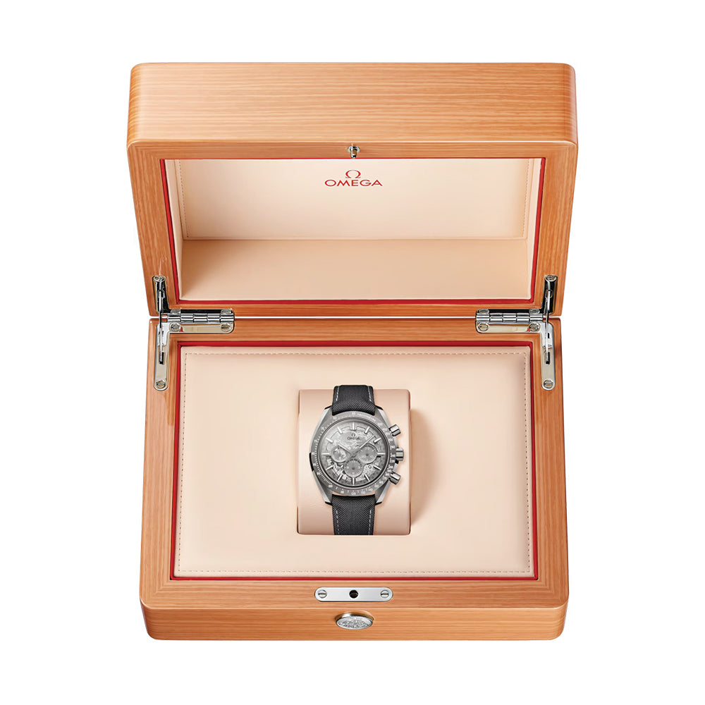 OMEGA Speedmaster Grey Side of the Moon Grey Ceramic 44.25mm - Grey on Fabric Strap