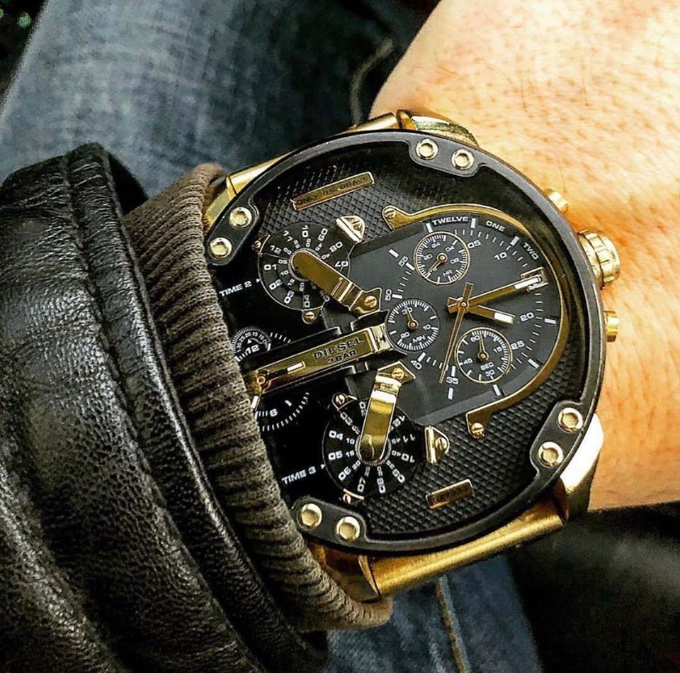 Diesel DZ7333 Mr. Daddy 2.0 Chronograph Men's Watch – Black Dial & Gold Stainless Steel Strap