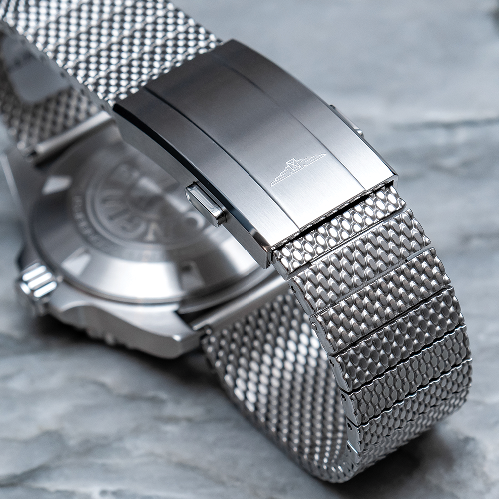 longines HydroConquest 39mm - Black on Mesh Bracelet